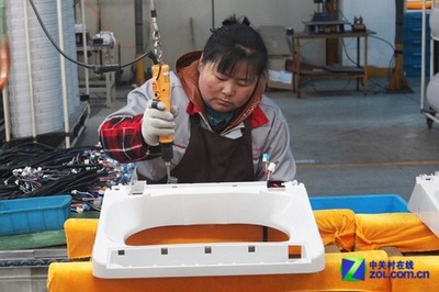 謹小慎微，波輪機蓋安裝不馬虎——帝度BCD-603WD冰箱專業(yè)安裝體驗
